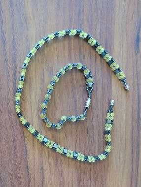Delicate Yellow Beaded Women’s Necklace and Bracelet Set
